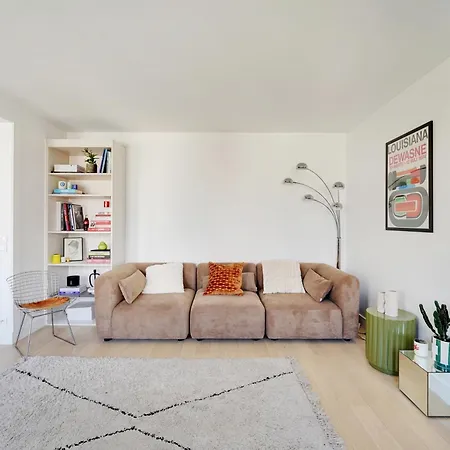 Eiffel Tower View - Charming Artist - Gethosted Apartment
