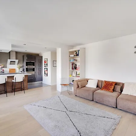 Apartment Eiffel Tower View - Charming Artist - Gethosted *